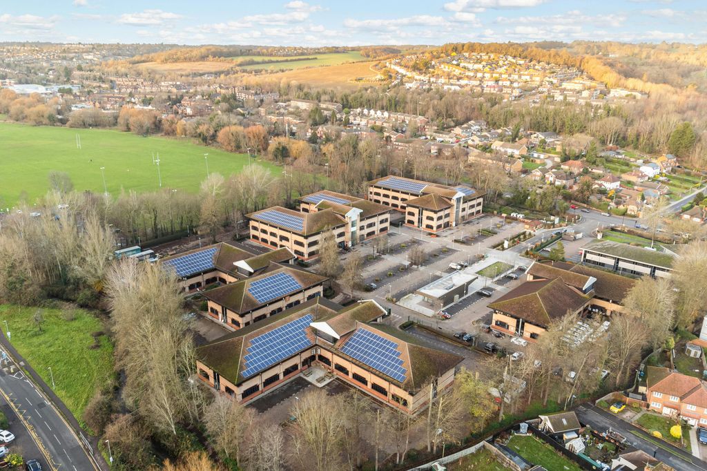 Property photo 3 of 29 101879_Hampden-Court-Kingsmead-Business (13).Jpg