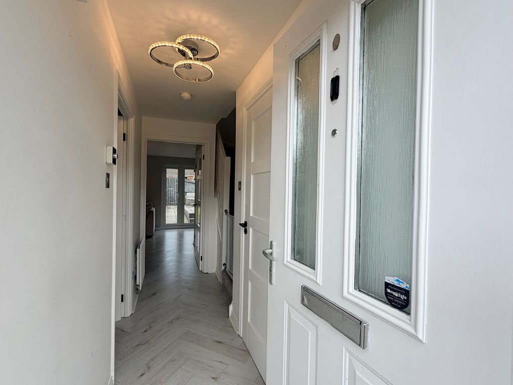Property photo 2 of 18 Entrance Hallway