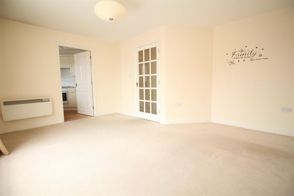 Property photo 3 of 8 5 Riverbank Way Lounge.Jpg