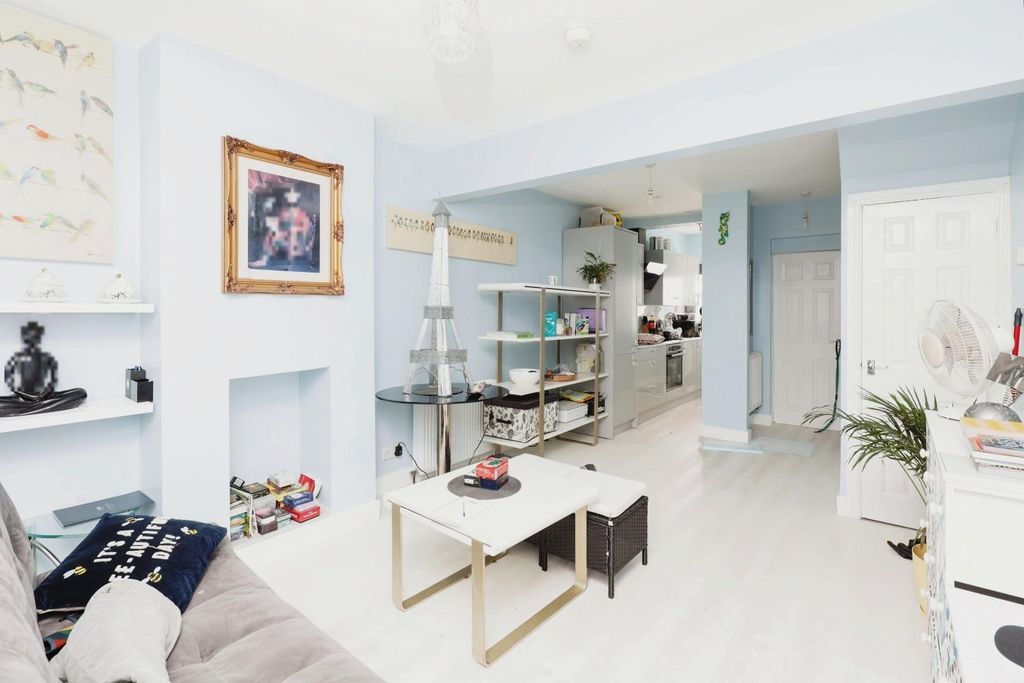 Property photo 2 of 15 69-6.Jpg
