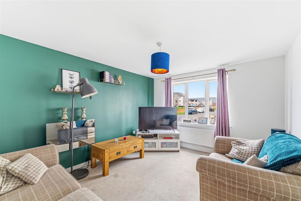 Property photo 2 of 20 Living Room