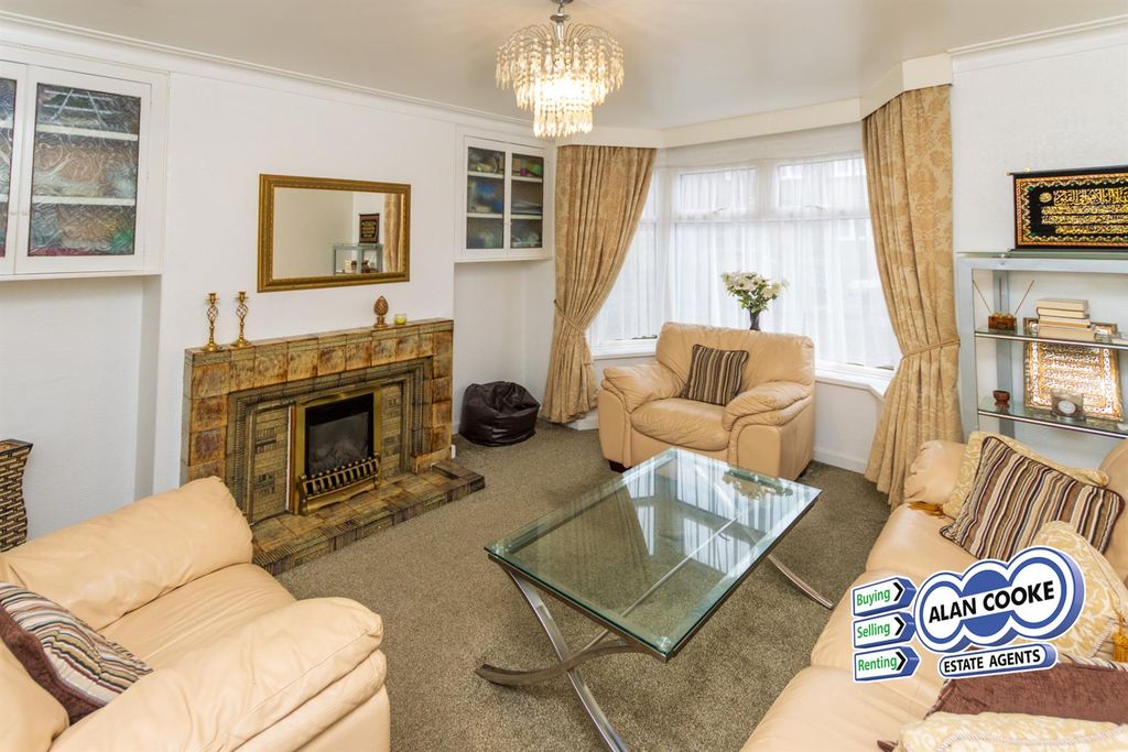 Property photo 2 of 13 Lounge