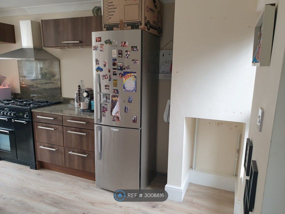 Property photo 2 of 19 Kitchen