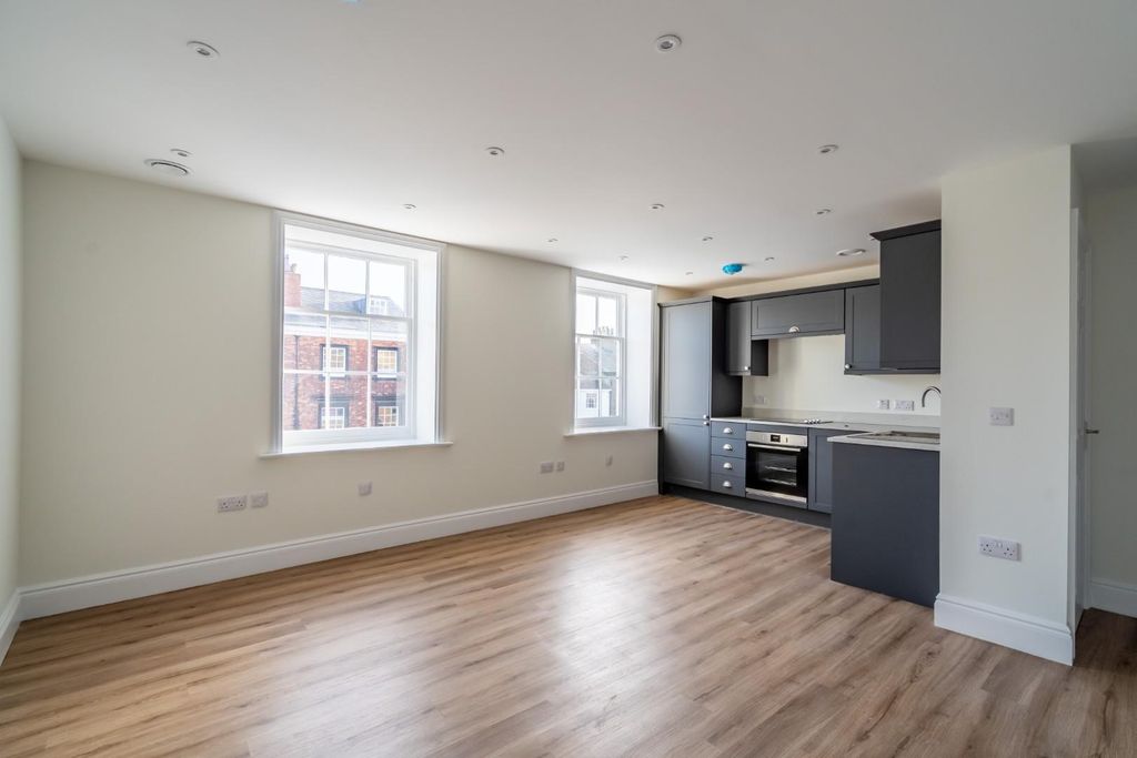 Property photo 2 of 16 2nd Floor Flat-7.Jpg