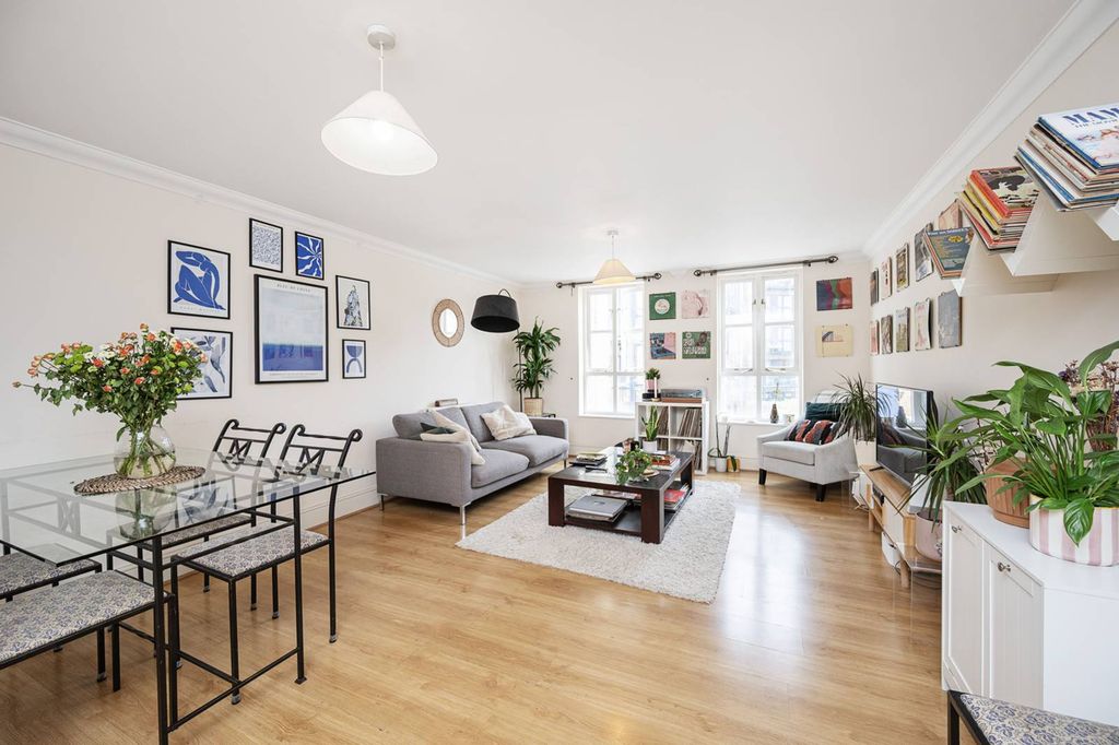 Property photo 3 of 11