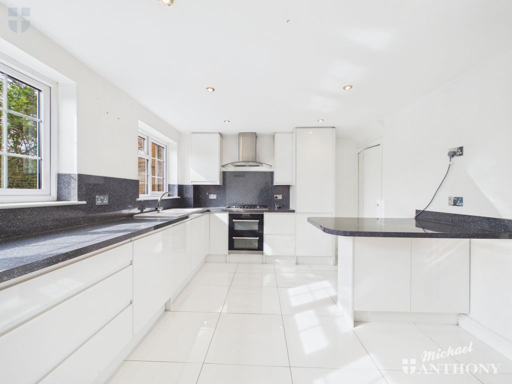 Property photo 2 of 13 Cam02773G0-Pr0413-Still012