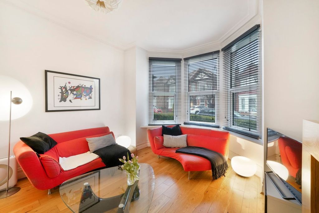 Property photo 3 of 25