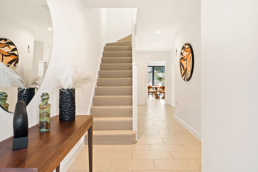 Property photo 3 of 46