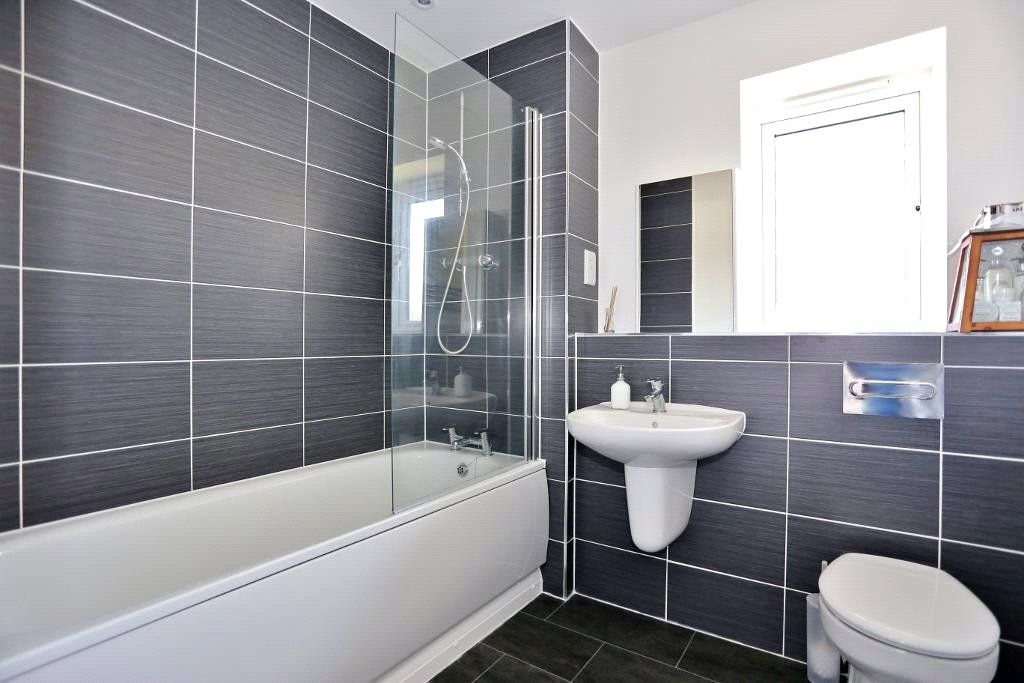 Property photo 3 of 16 Bathroom