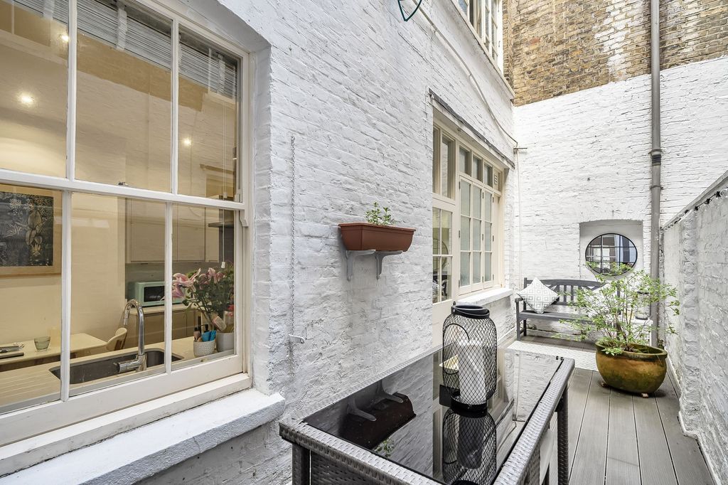 Property photo 3 of 25