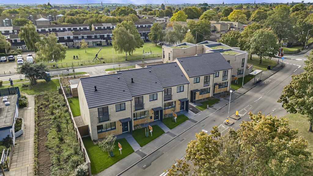 Property photo 1 of 13 2_62260.Jpg