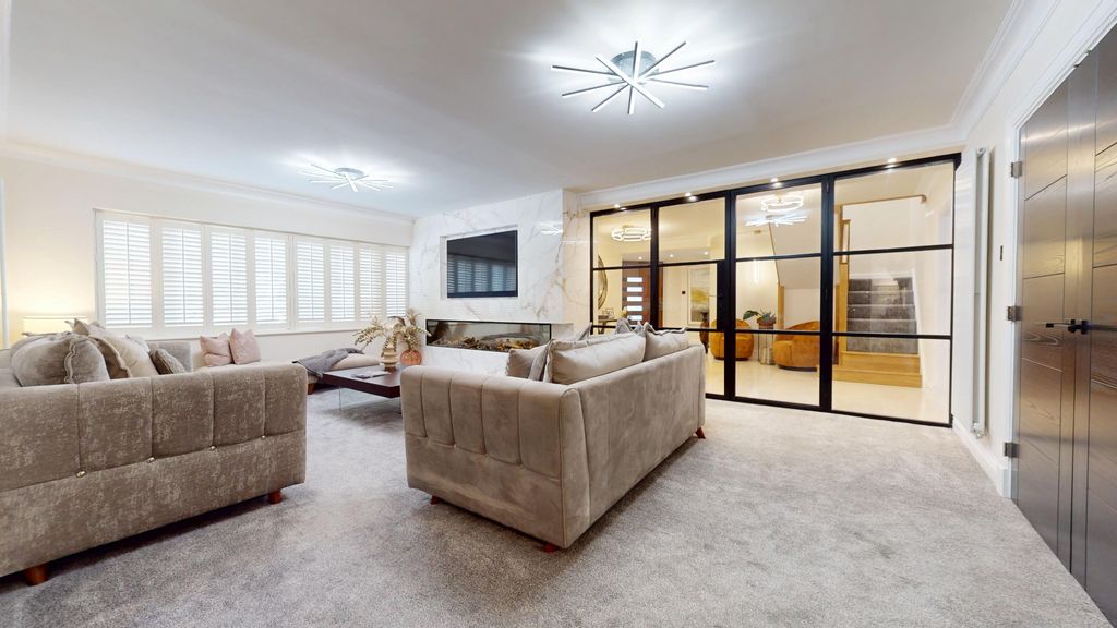 Property photo 3 of 63 4472275