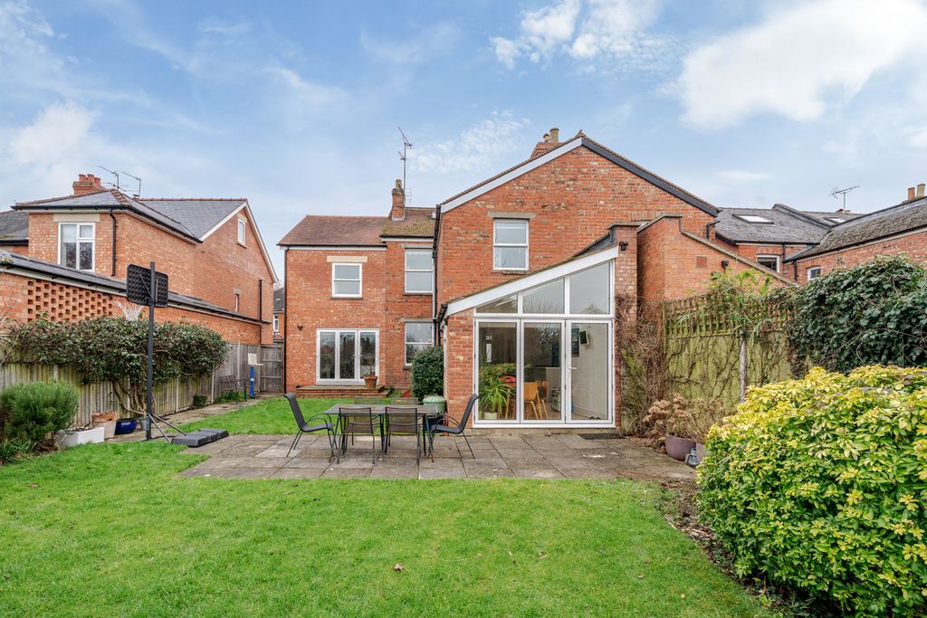 Property photo 3 of 23