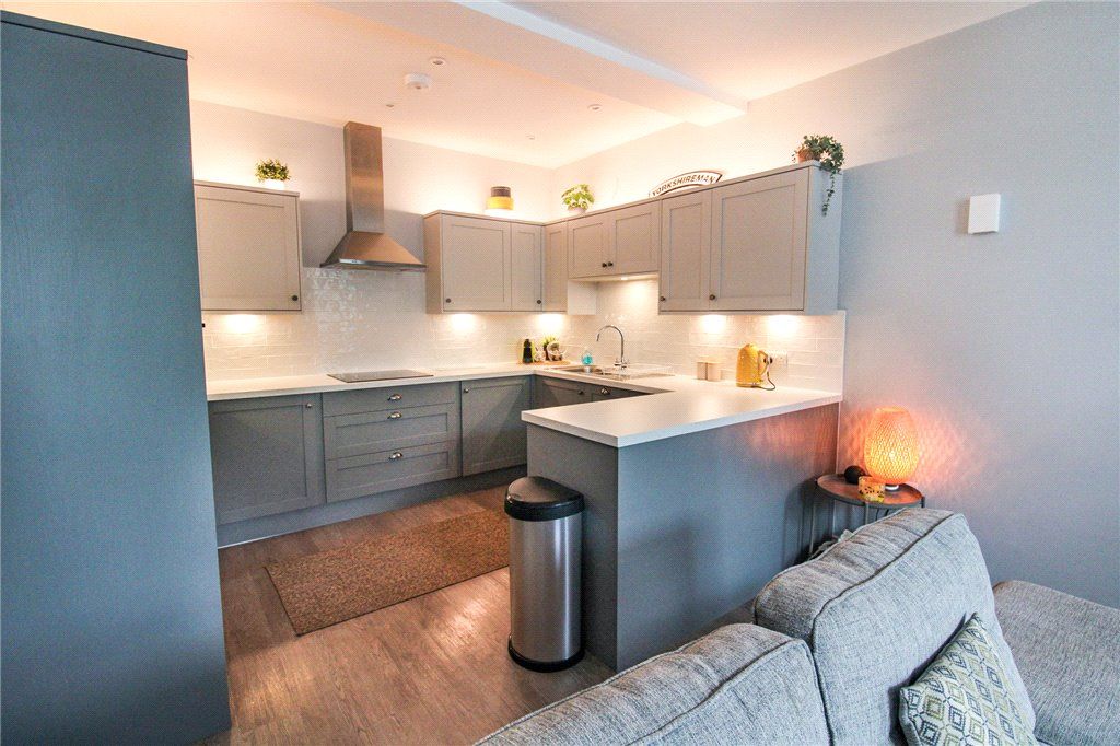 Property photo 3 of 9 Kitchen