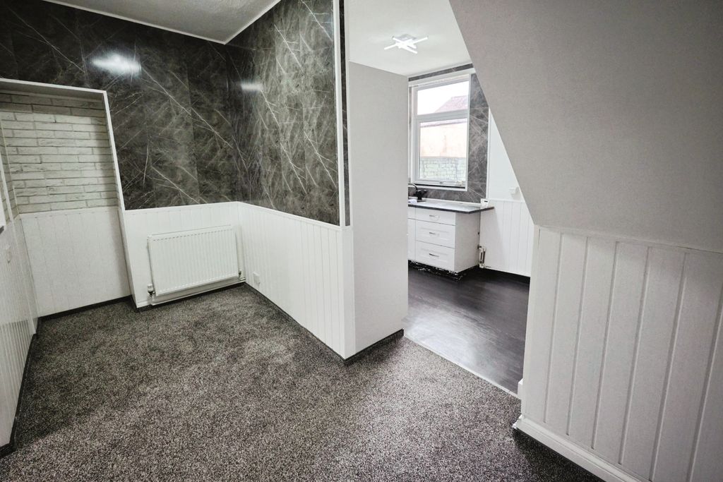 Property photo 3 of 10 Pbox-Img.Jpg