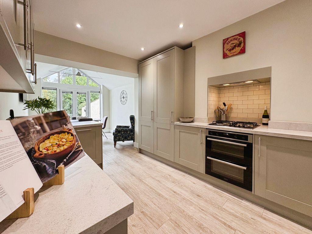 Property photo 3 of 32 Kitchen