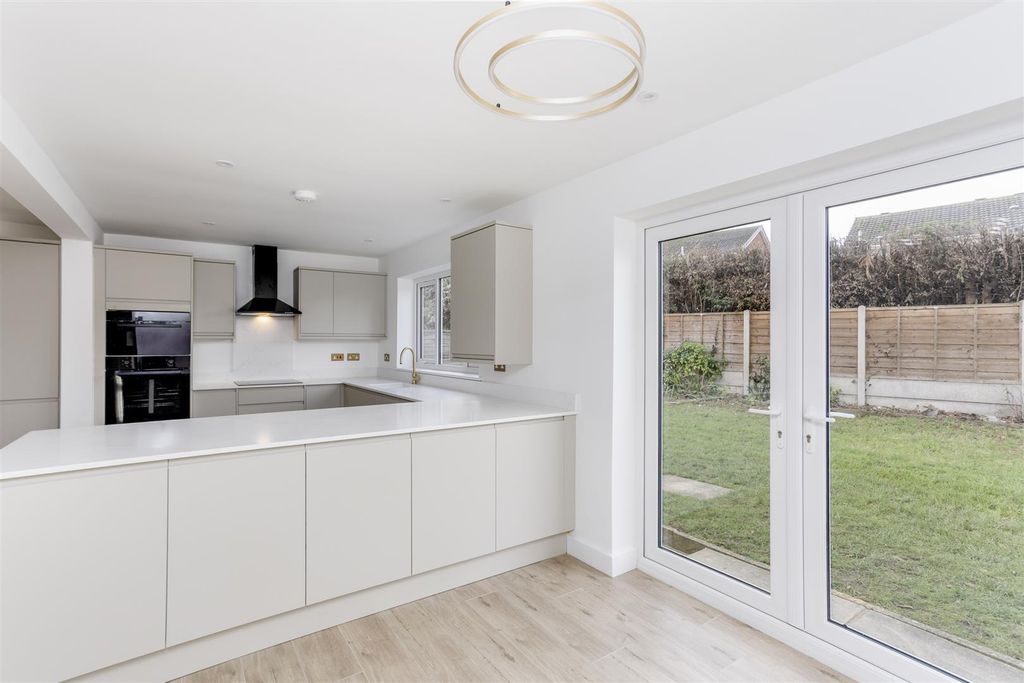 Property photo 3 of 34 15_Low_Garth_Road__25.Jpg