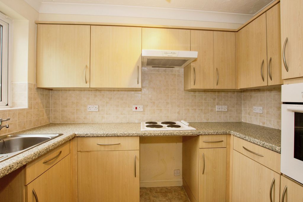 Property photo 3 of 12 Kitchen