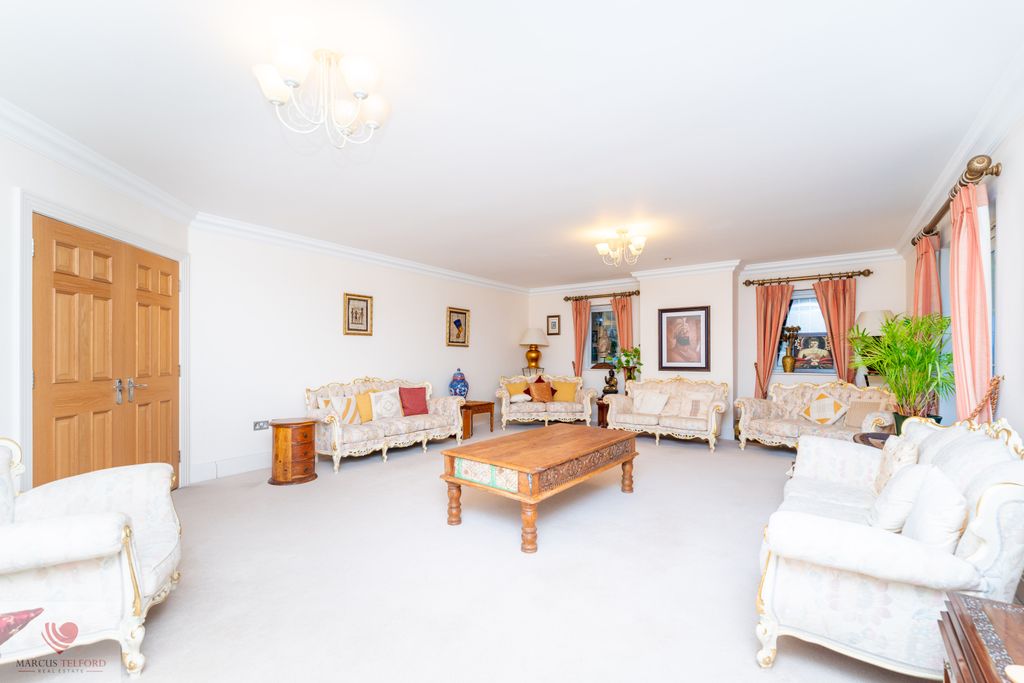 Property photo 3 of 32