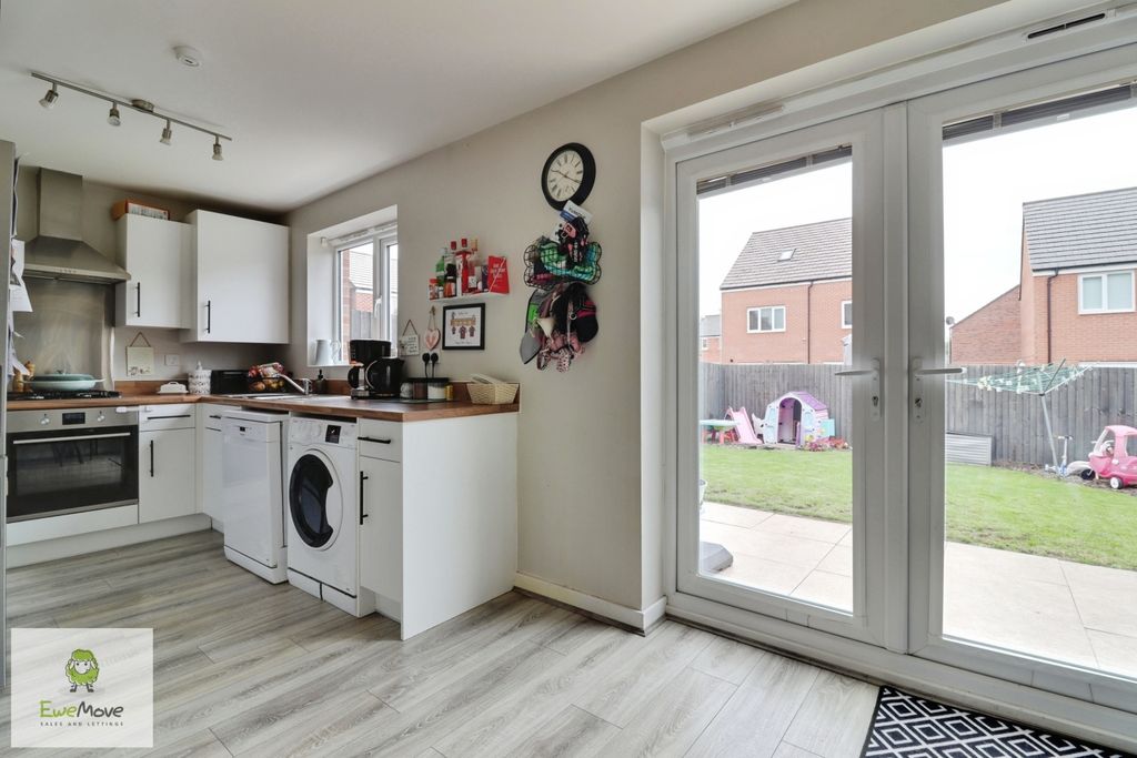 Property photo 3 of 14 Kitchen Ewemove Cannock