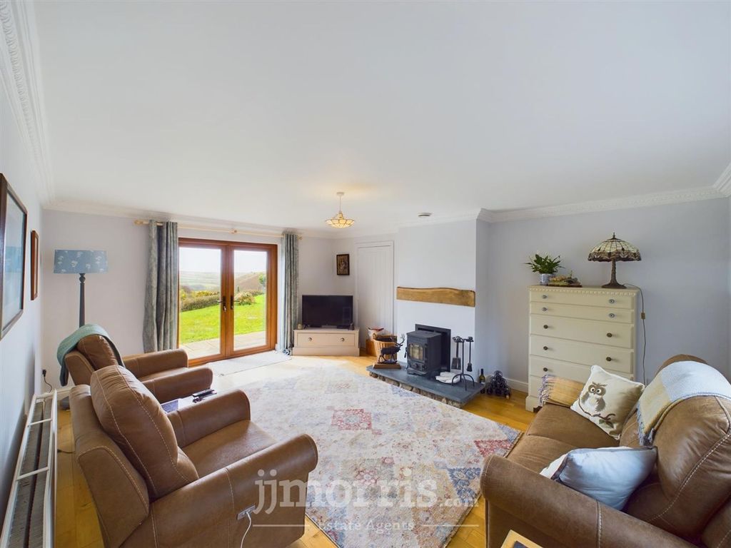 Property photo 2 of 32 Kitchen/Dining Room