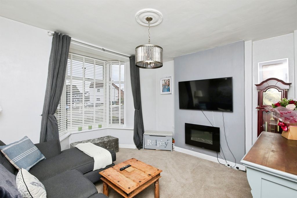 Property photo 3 of 17