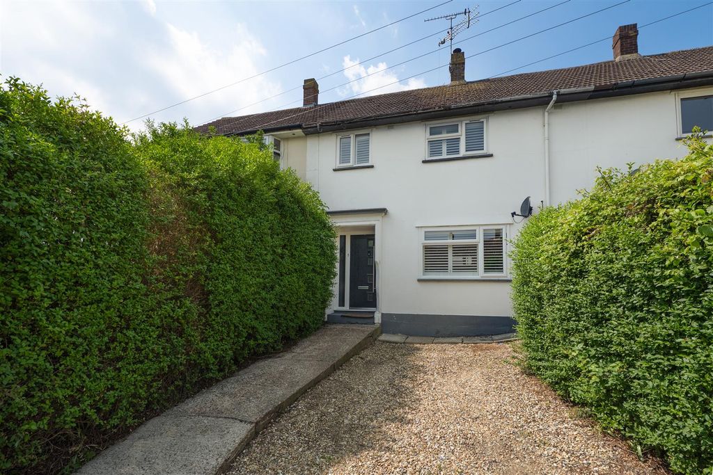 Property photo 1 of 17 Saddleton Road, Whitstable