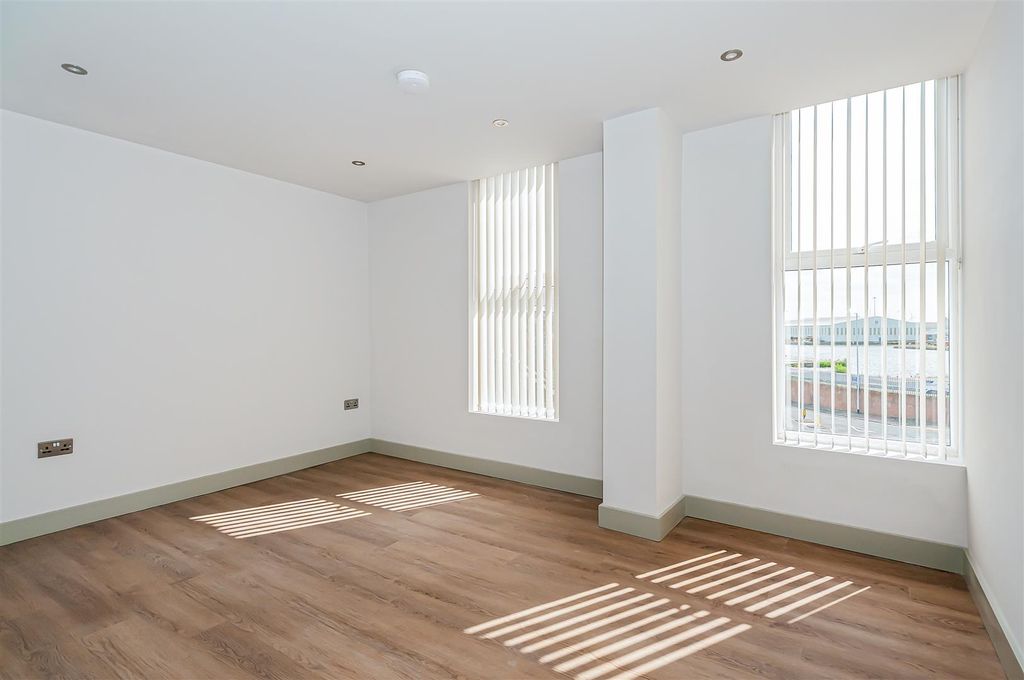 Property photo 2 of 9 Vic Quays1.Jpg