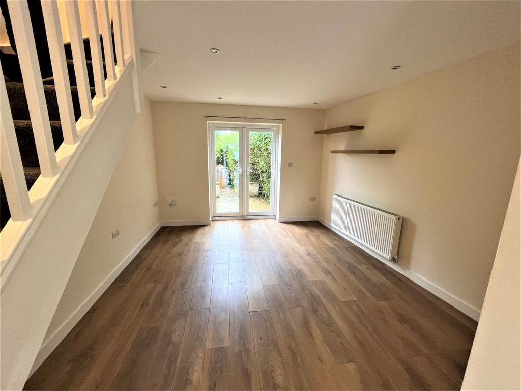 Property photo 2 of 8 Lounge