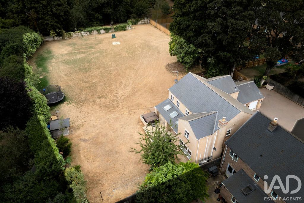 Property photo 1 of 42