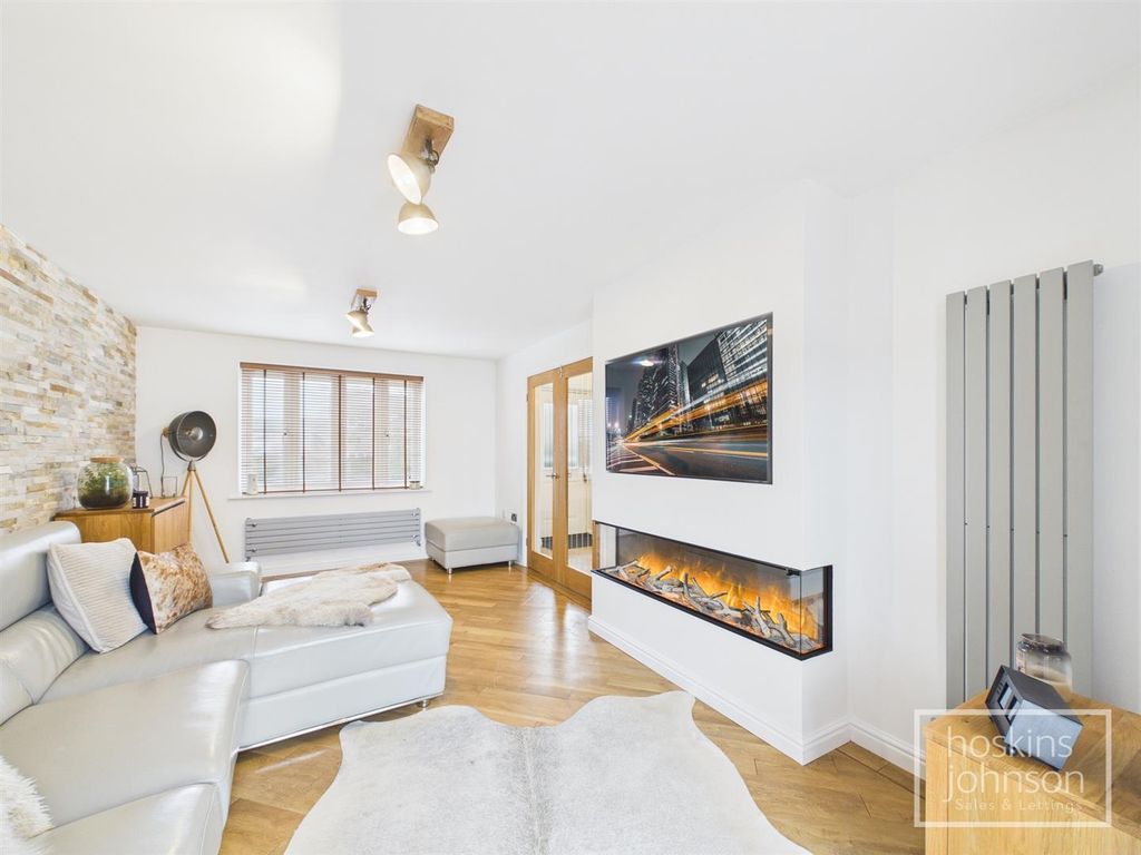 Property photo 2 of 31 Living Room