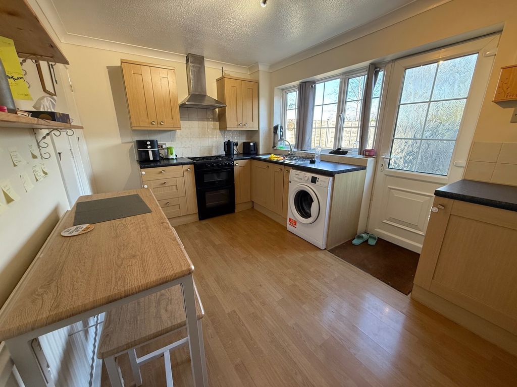 Property photo 2 of 9 Kitchen