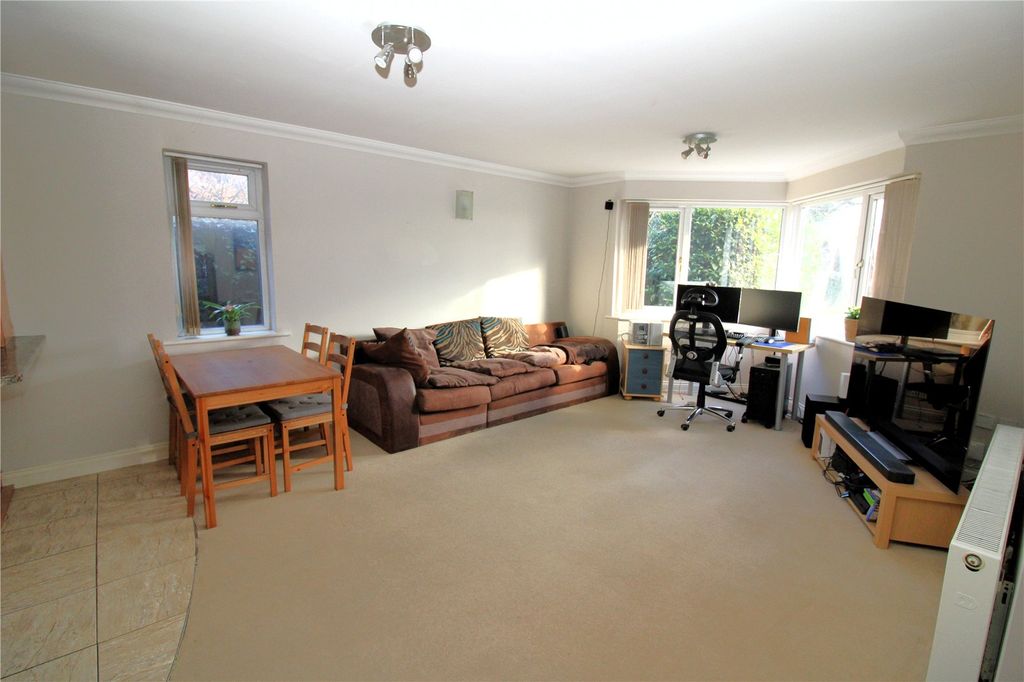 Property photo 2 of 13 Picture No. 15