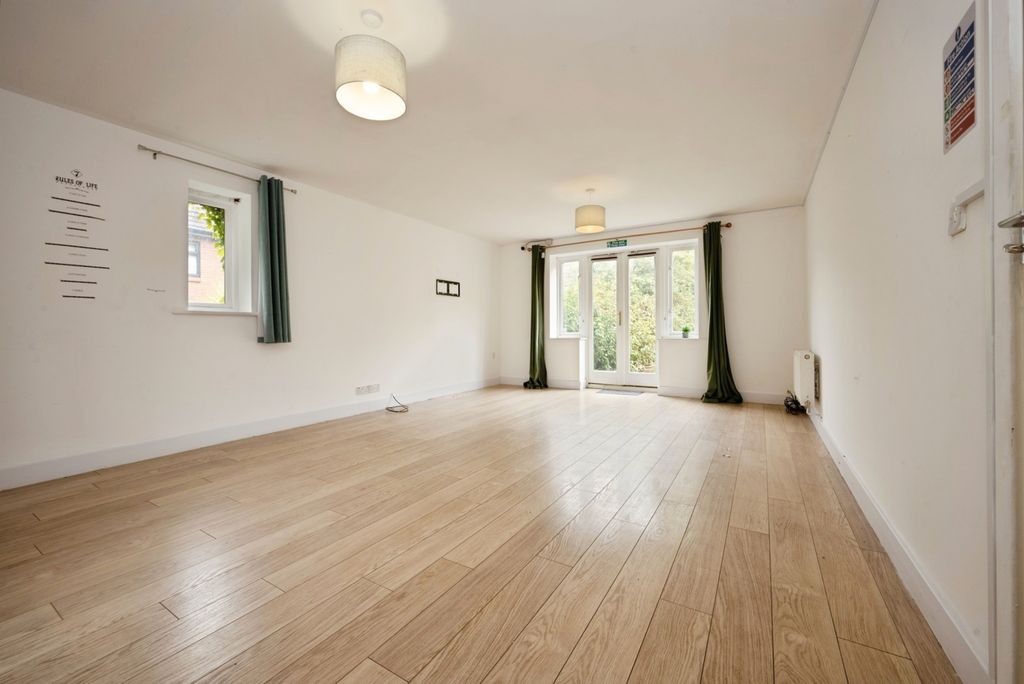 Property photo 3 of 20 Pbox-Img.Jpg