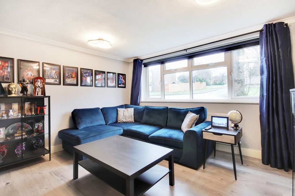 Property photo 3 of 9 Living Room