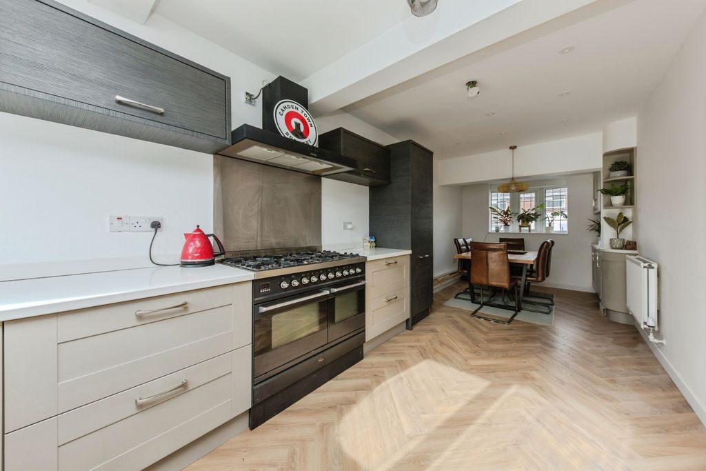 Property photo 3 of 19 Pbox-Img.Jpg