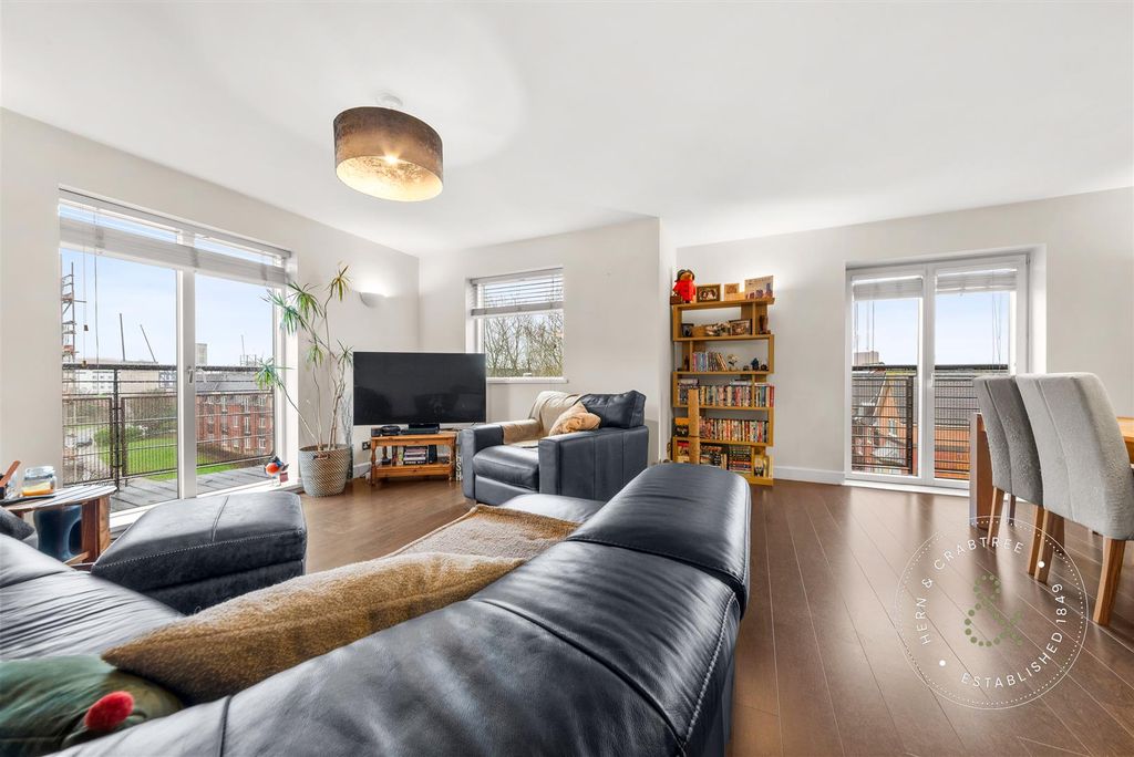 Property photo 2 of 29 Henke-Court-10.Jpg