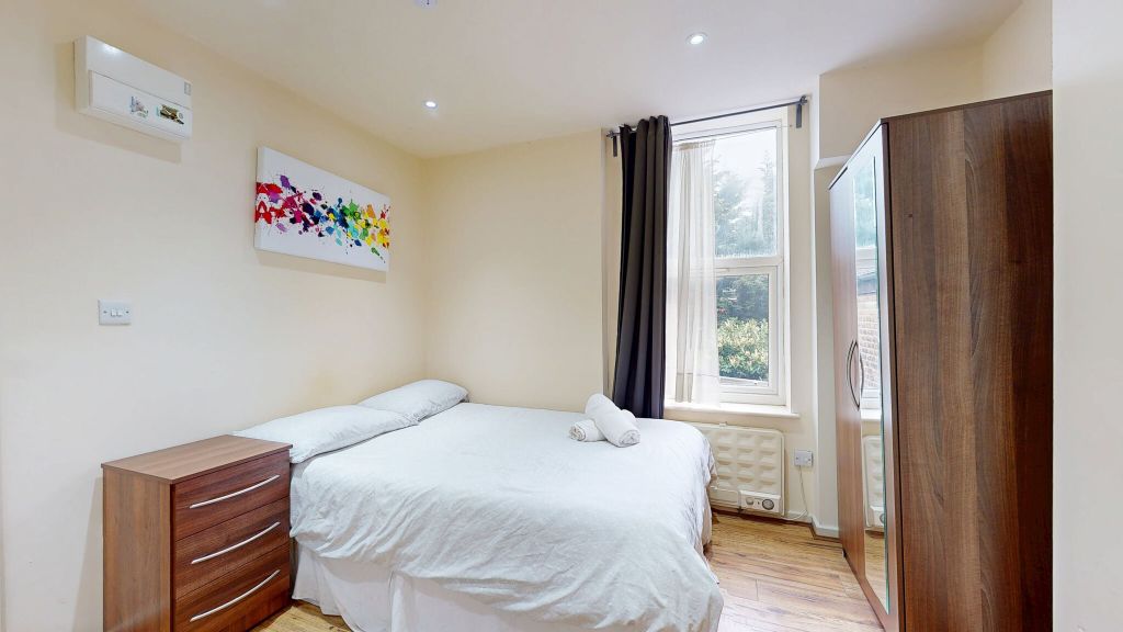 Property photo 1 of 8 Bedroom