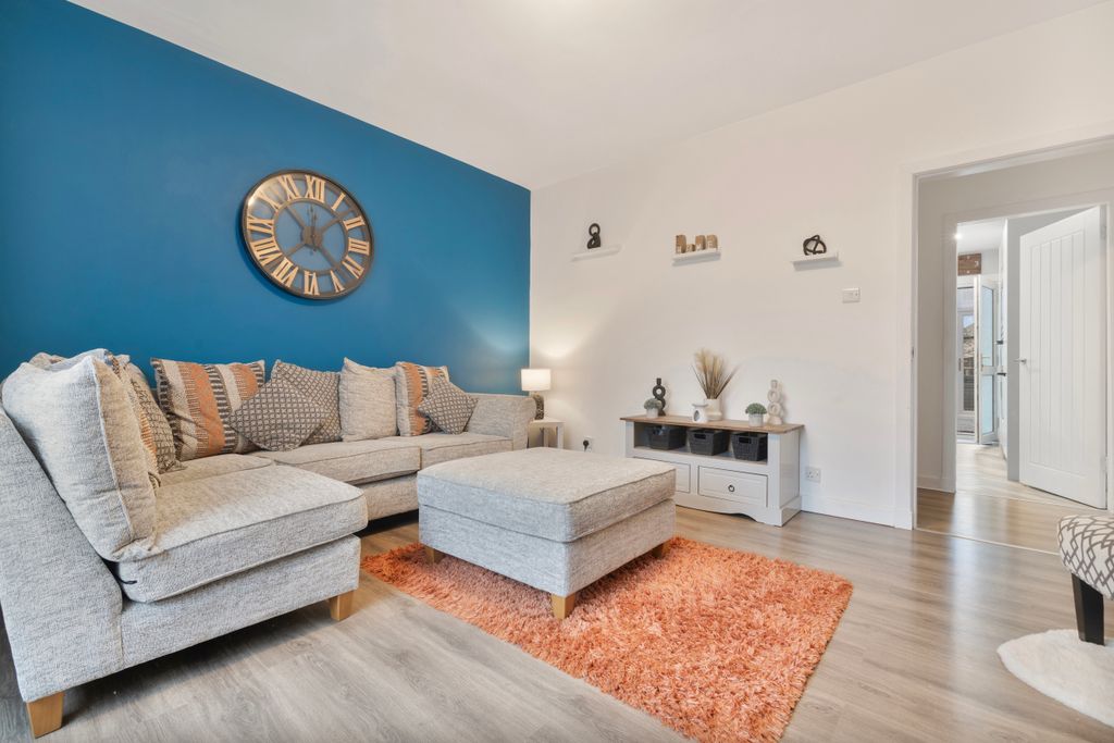 Property photo 3 of 19