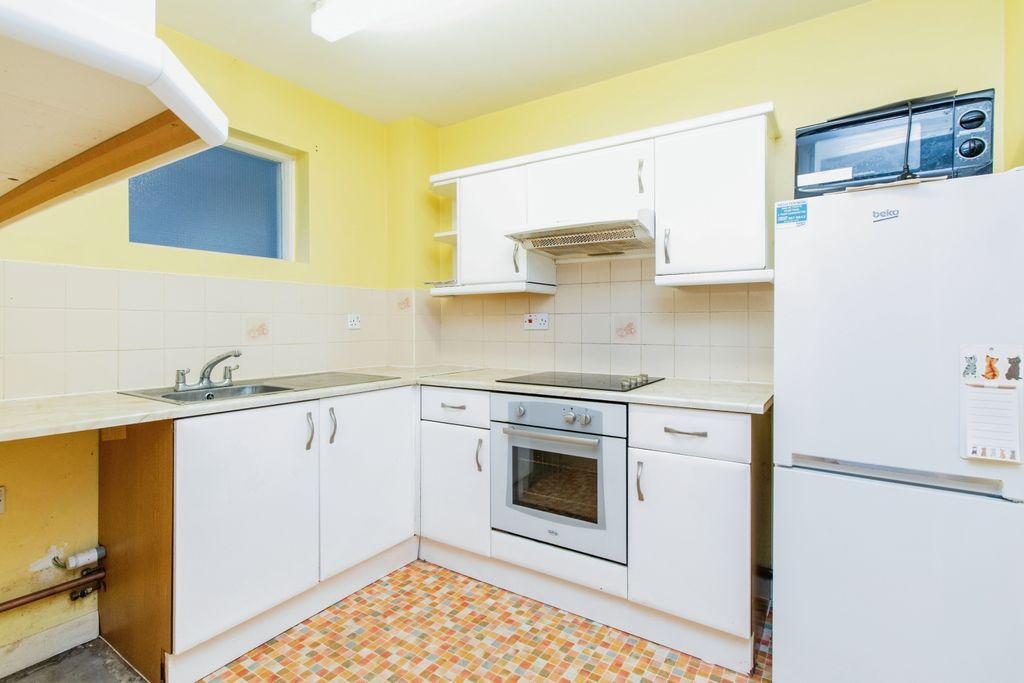 Property photo 3 of 12 Kitchen