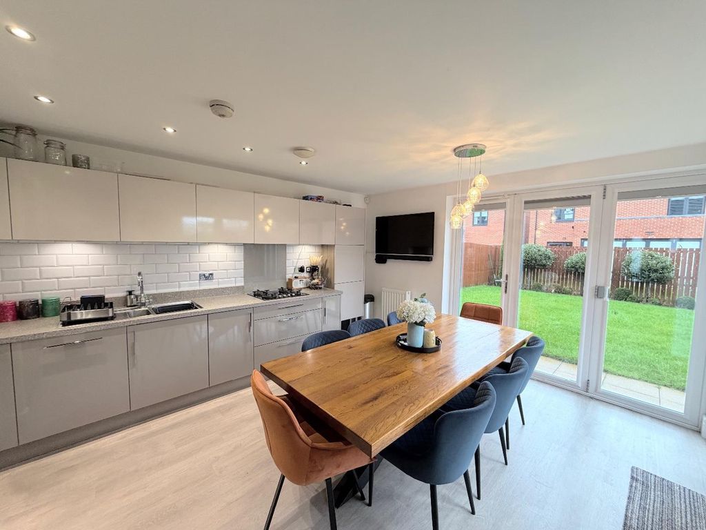 Property photo 2 of 13 Dining Kitchen