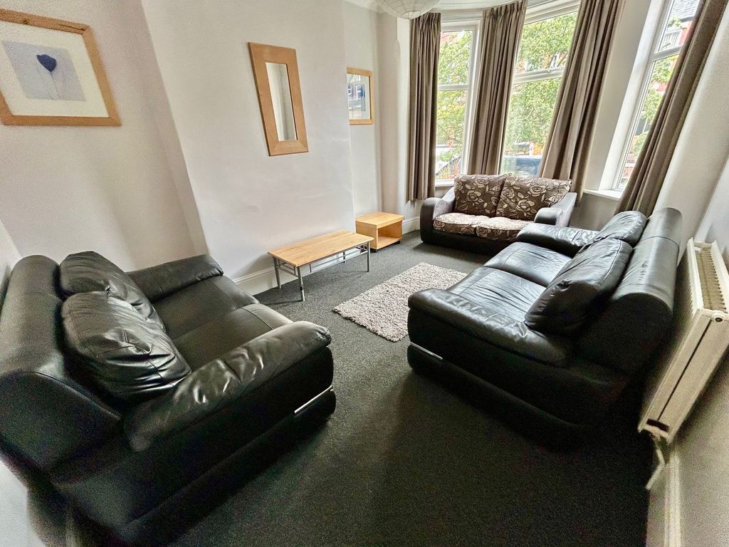 Property photo 2 of 23 Living Room
