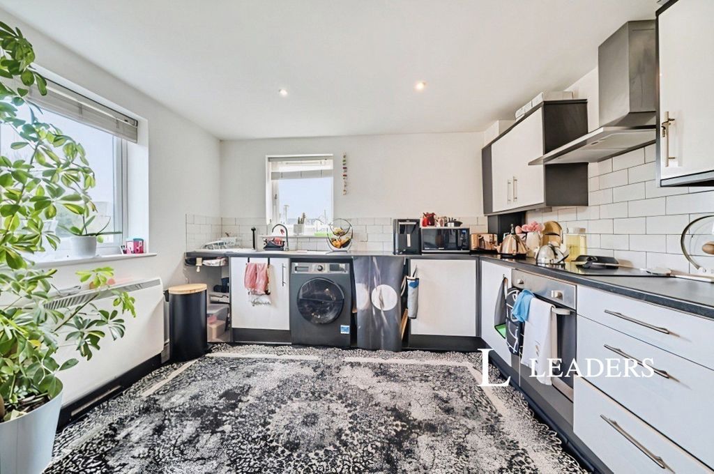 Property photo 2 of 11 Pbox-Img.Png