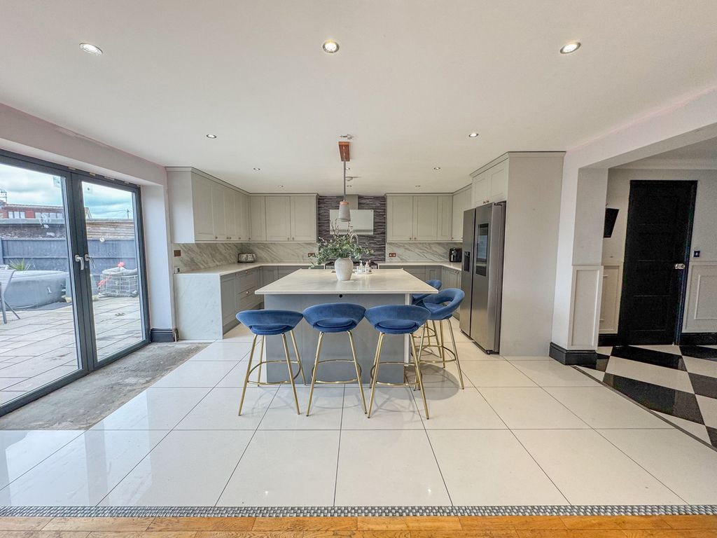 Property photo 3 of 26