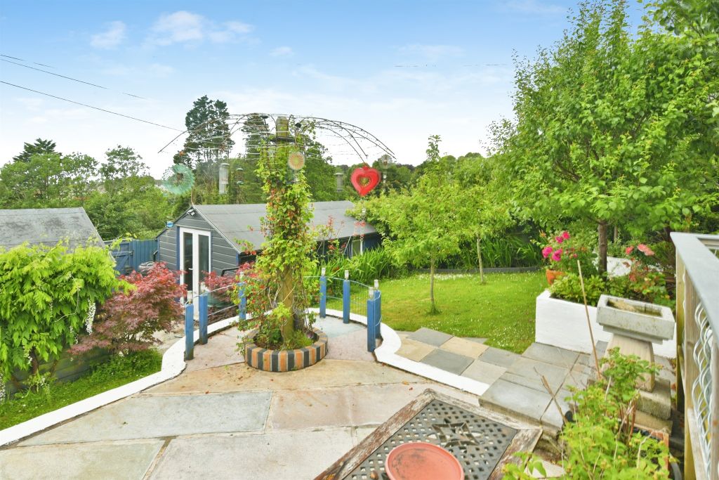 Property photo 2 of 23
