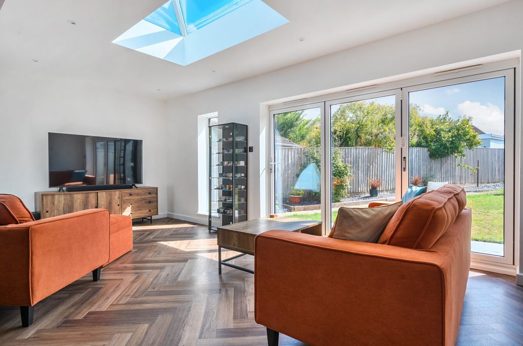 Property photo 2 of 19 8-6A96Ec6680F7E-1...