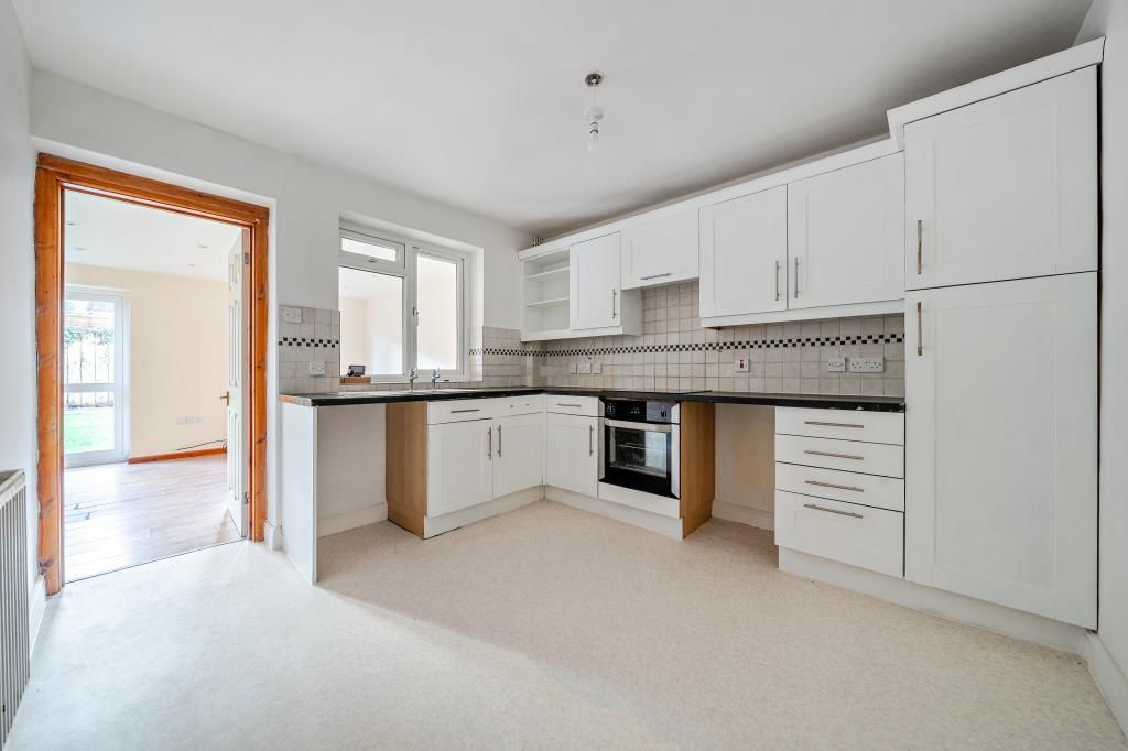 Property photo 2 of 19 Kitchen