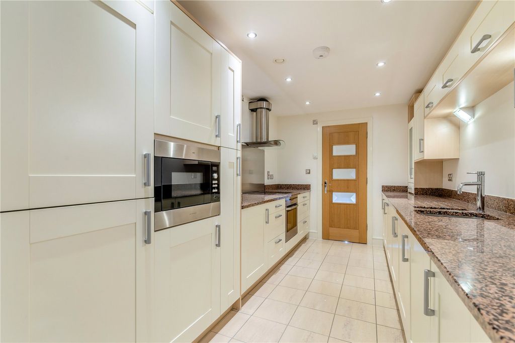 Property photo 3 of 16 Kicthen