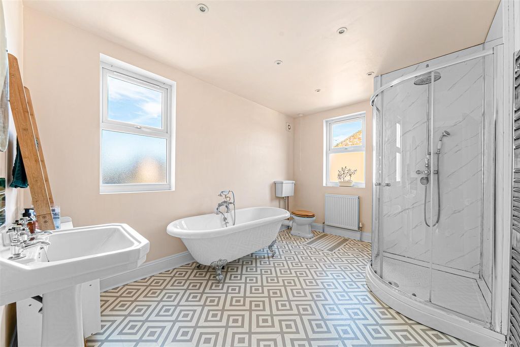 Property photo 3 of 13 Bathroom