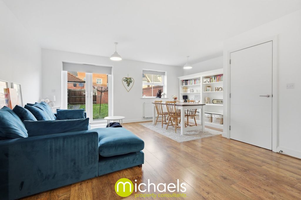 Property photo 2 of 28